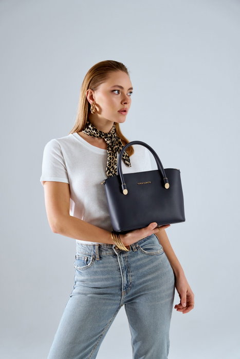 Vince Camuto Bolso Ravenna Dark Blue, Bolso de Piel de Polivinilo Azul Oscuro, Dimensiones 25x10x20 cm